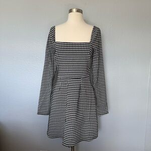 Francesca's Mi Ami Black and White Houndstooth Long Sleeve Dress
